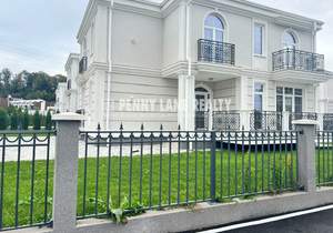 Дом 198м², 2-этажный, участок 4 сот.