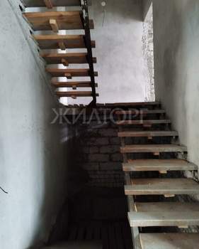 Дом 270м&sup2;, 3-этажный, участок 2 сот.  