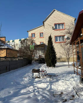 Дом 260м&sup2;, 3-этажный, участок 9 сот.  