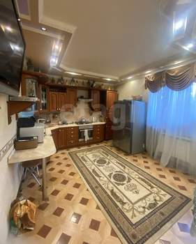 Дом 274м², 3-этажный, участок 6 сот.  