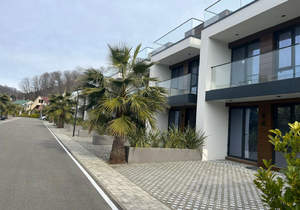 Дом 150м&sup2;, 2-этажный, участок 1 сот.  