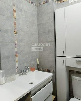 2-к квартира, вторичка, 42м2, 1/4 этаж