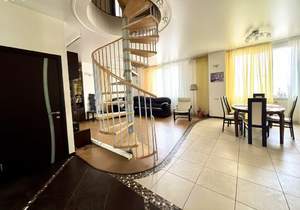 4-к квартира, вторичка, 140м2, 15/17 этаж