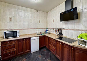 3-к квартира, вторичка, 140м2, 1/3 этаж
