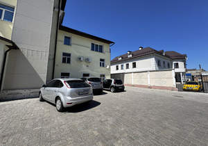 3-к квартира, вторичка, 140м2, 1/3 этаж
