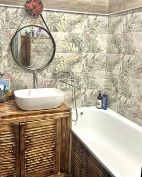 2-к квартира, вторичка, 65м2, 9/9 этаж
