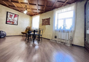 3-к квартира, вторичка, 140м2, 1/3 этаж