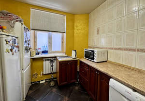 3-к квартира, вторичка, 140м2, 1/3 этаж