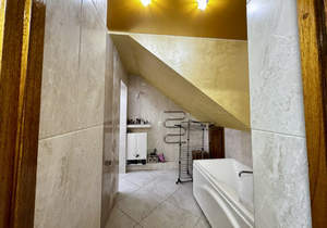 3-к квартира, вторичка, 140м2, 1/3 этаж